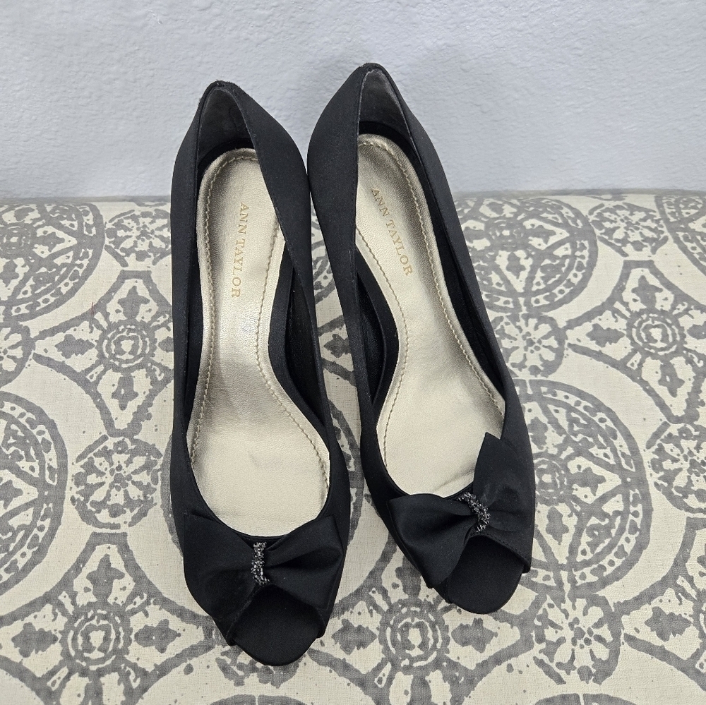Ann Taylor Audrey Black Satin Bow Heels - Picture 17 of 17